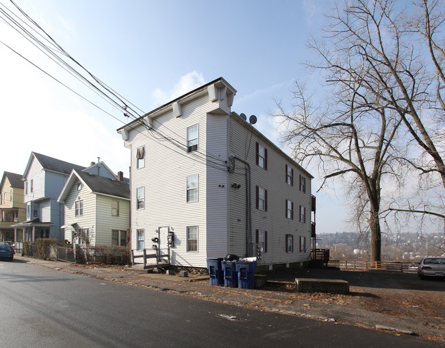 56 Lounsbury Ave in Waterbury, CT - Building Photo - Building Photo