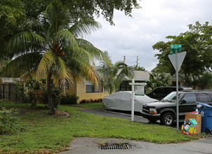 1816 NE 11th Ave in Fort Lauderdale, FL - Building Photo - Building Photo