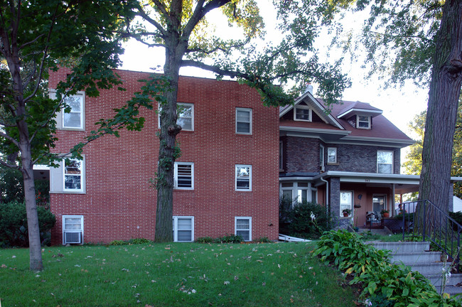 4230 Ingersoll Ave in Des Moines, IA - Foto de edificio - Building Photo