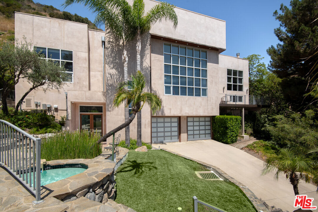 1807 San Ysidro Dr in Beverly Hills, CA - Building Photo