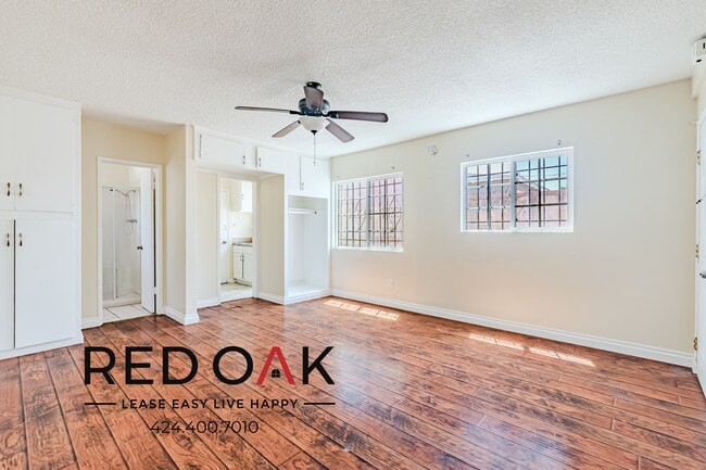 property at 1222 3/4-1224 W 109th Pl