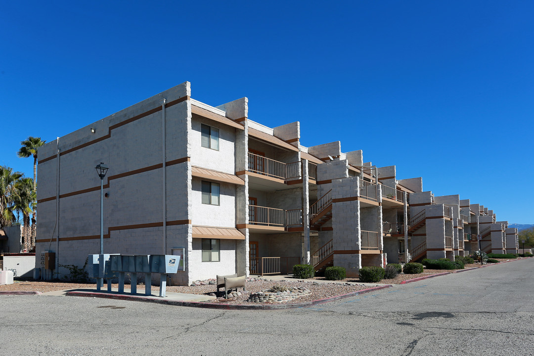 Le Mirador Condominiums in Tucson, AZ - Building Photo