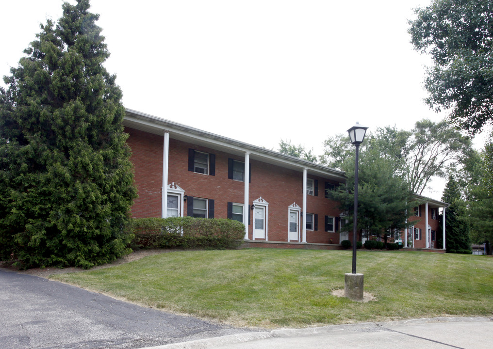 Village Square in Seville, OH - Building Photo