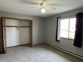 411 E Soo St in Parkers Prairie, MN - Building Photo - Building Photo