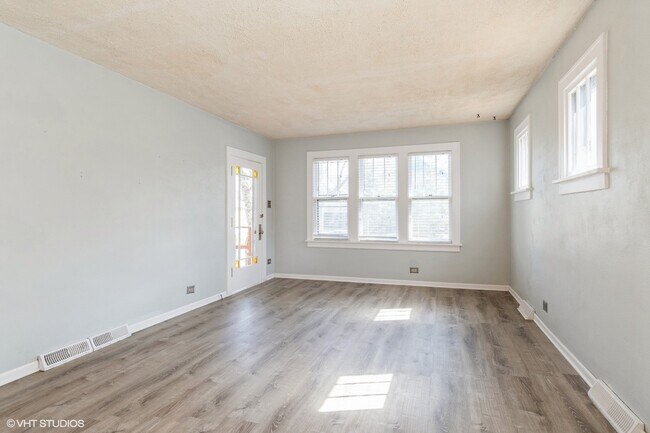 220 S Linden Ave in Westmont, IL - Building Photo - Building Photo