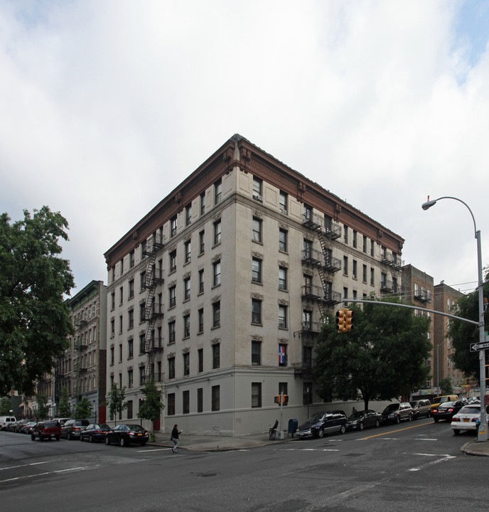 555 W 173rd St in New York, NY - Building Photo