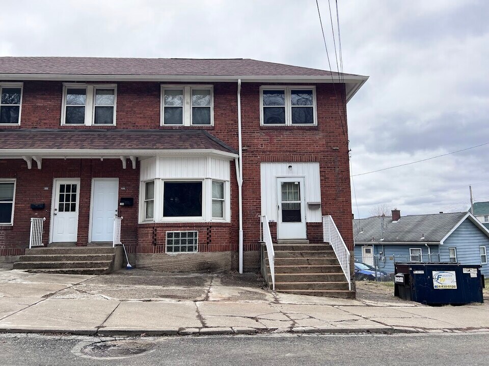 184 Pennsylvania Ave in Clairton, PA - Building Photo