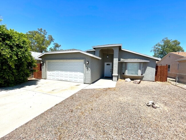 1471 Bryan Dr in Bullhead City, AZ - Building Photo - Building Photo
