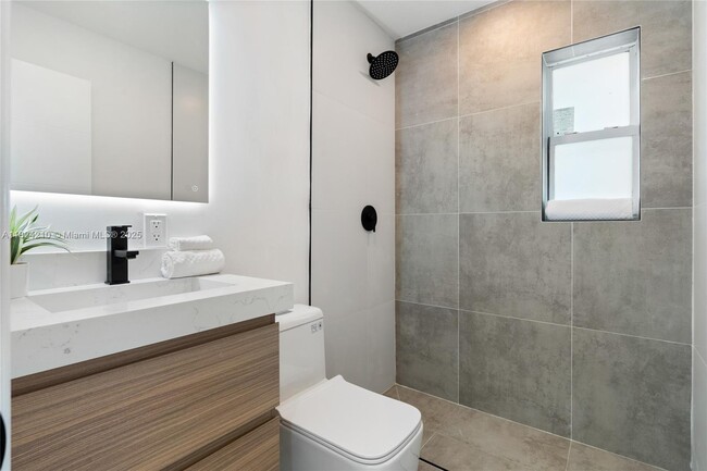 813 SW 3rd Ct in Delray Beach, FL - Foto de edificio - Building Photo
