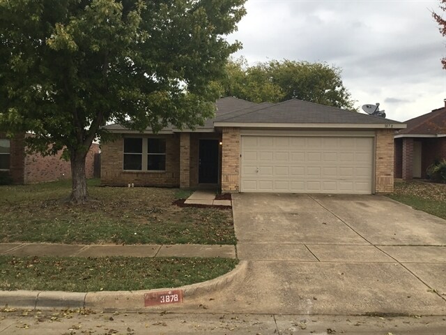 3878 Fox Meadow Way in Fort Worth, TX - Building Photo