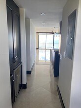 1632 S Bayshore Ct in Miami, FL - Building Photo - Building Photo