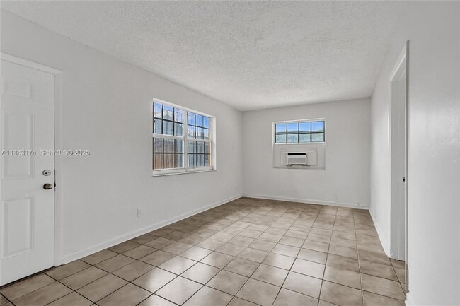 2525 Superior St in Opa Locka, FL - Building Photo - Building Photo