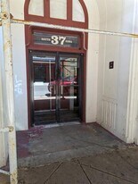 37 S Iowa Ave in Atlantic City, NJ - Building Photo