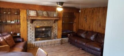 2107 Pine Hill Rd in Shreveport, LA - Building Photo - Building Photo