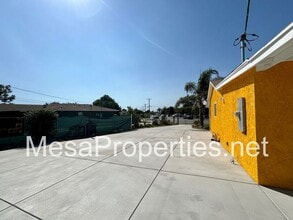 16059 Iris Dr in Fontana, CA - Building Photo - Building Photo