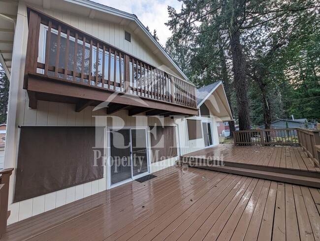 671 E Creekside Dr in Belfair, WA - Building Photo - Building Photo