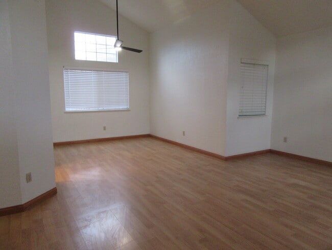 7908 Tule Creek Ct in Bakersfield, CA - Building Photo - Building Photo