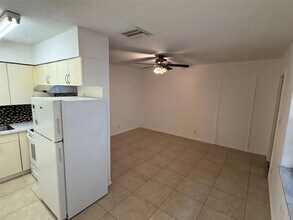 4649 Bougainvilla Dr, Unit 4 in Lauderdale-by-the-Sea, FL - Building Photo - Building Photo