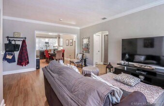 2909 Segovia St-Unit -2 in Coral Gables, FL - Building Photo - Building Photo