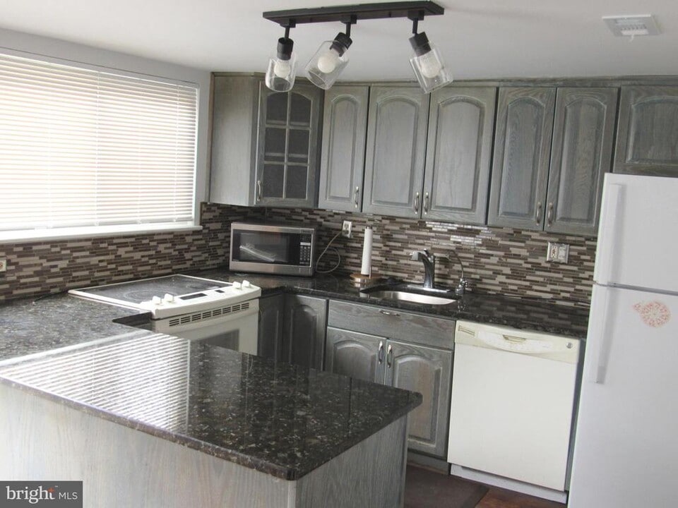 174 Wellington Terrace in Lansdale, PA - Building Photo