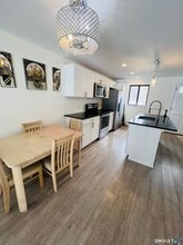 11 King Arthur Dr in East Lyme, CT - Building Photo - Building Photo