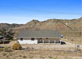 21901 Old Well Rd in Tehachapi, CA - Building Photo