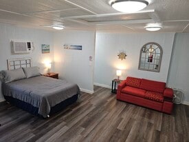 202 W E St in La Porte, TX - Building Photo