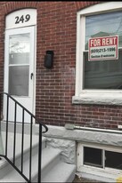 249 Grand St in Trenton, NJ - Building Photo