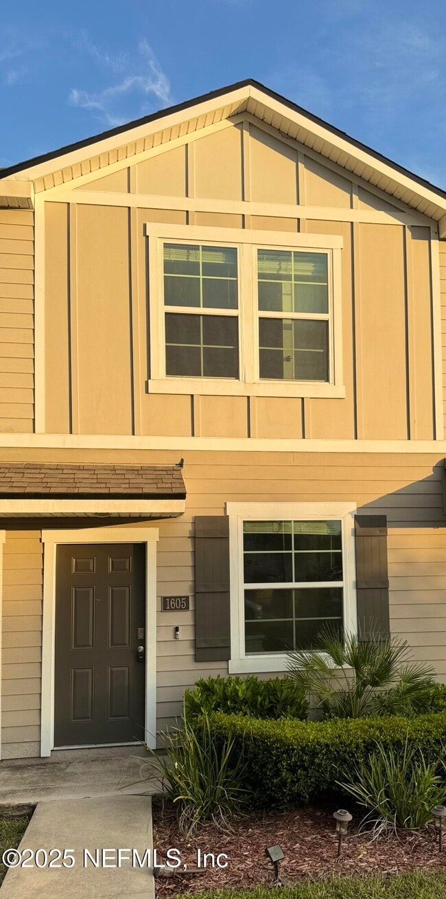 property at 575 Oakleaf Plantation Pkwy