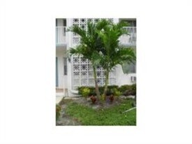 2000 NE 51st Ct, Unit 103