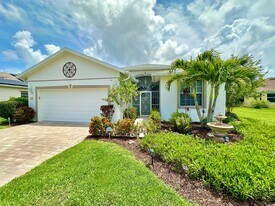 754 Crossfield Cir in Naples, FL - Building Photo
