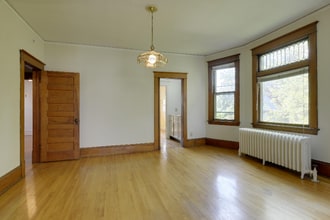 569 Ottawa Ave in St. Paul, MN - Building Photo - Building Photo