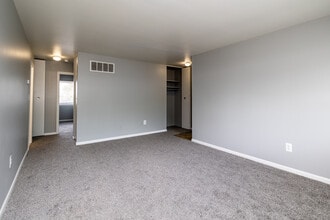 Courtyard Apartments in Baltimore, MD - Foto de edificio - Interior Photo