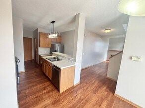 15571 Garnet Way in Apple Valley, MN - Building Photo - Building Photo
