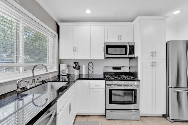 5516 Chenevert St in Houston, TX - Foto de edificio - Building Photo