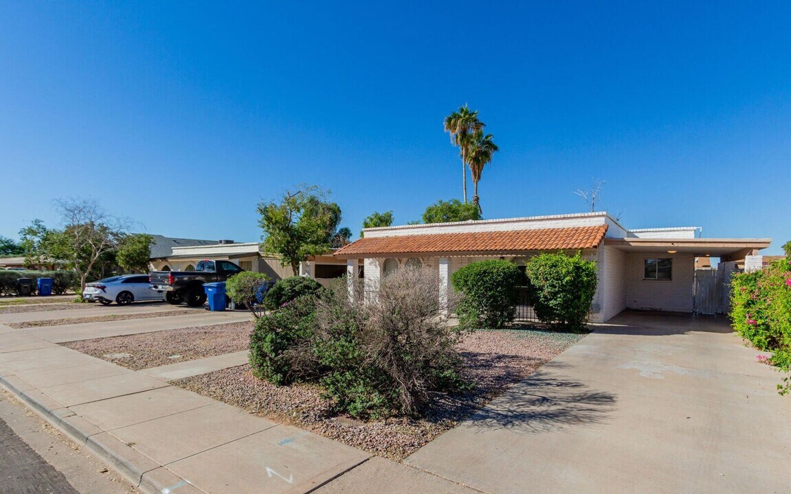 242 N Standage in Mesa, AZ - Building Photo