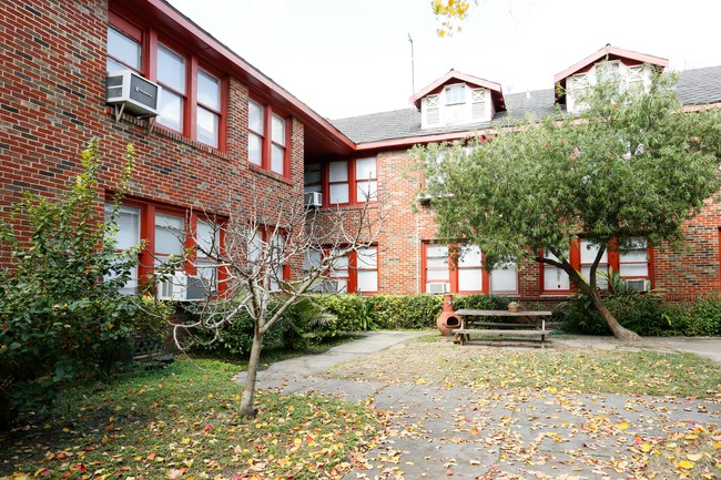 Berthea Apartments in Houston, TX - Building Photo - Building Photo