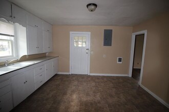 908 Clarence St in Sarcoxie, MO - Building Photo - Building Photo