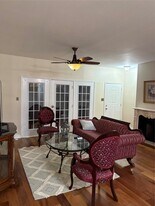 580 Wilcrest Dr in Houston, TX - Building Photo