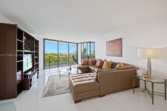 2000 Towerside Terrace in Miami, FL - Foto de edificio - Building Photo