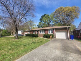 6114 Lyndhurst Ave in Norfolk, VA - Building Photo