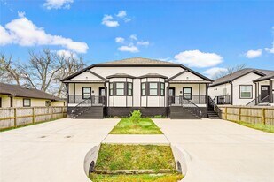 3821 Easy St in Houston, TX - Building Photo