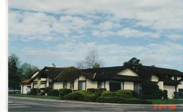 1857 Azure Ct in Manteca, CA - Foto de edificio