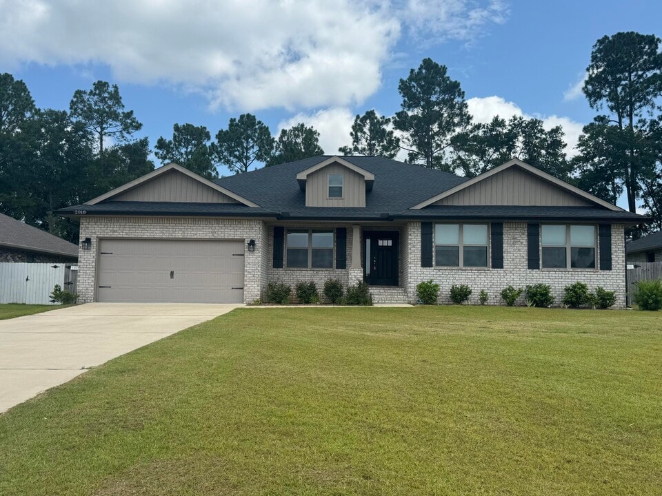 2018 Broad St in Crestview, FL - Building Photo