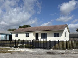 12501 SW 264th St in Homestead, FL - Building Photo