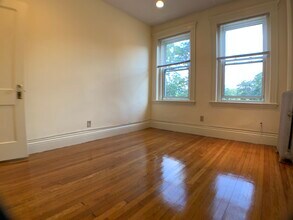 100 Queensberry St in Boston, MA - Building Photo - Building Photo