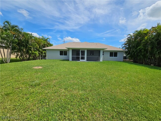 2700 SW 32nd St in Cape Coral, FL - Foto de edificio - Building Photo