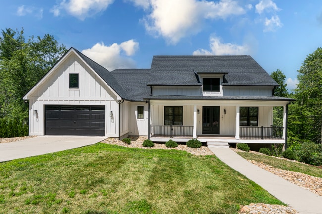 141 Wisdom Cove Rd in Flat Rock, NC - Building Photo - Building Photo