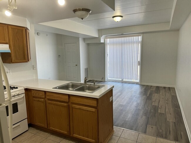 2734 S Wentworth Ave in Chicago, IL - Building Photo - Building Photo