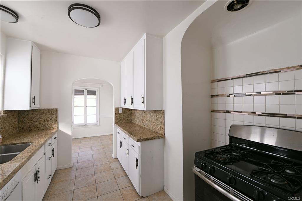 915 S Le Doux Rd in Los Angeles, CA - Building Photo